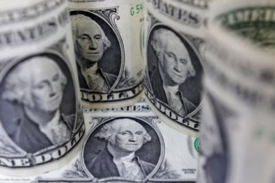 Dollar on backfoot ahead of key U.S. jobs data