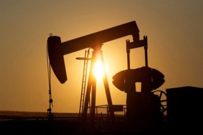 Oil falls to 7-mth low on renewed demand fears, rate hike expectations