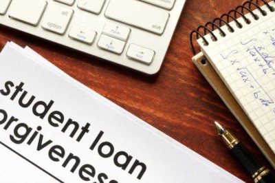 Court temporarily blocks Biden's student loan forgiveness program